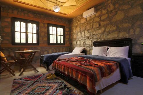 Un pat sau paturi într-o cameră la Chez Hafid House