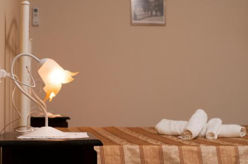 a bedroom with a bed with a lamp on a table at B&B Ruggero I di Sicilia in Piazza Armerina