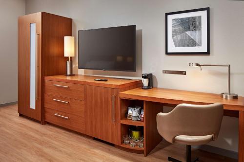Μια τηλεόραση ή/και κέντρο ψυχαγωγίας στο Hyatt Place Los Angeles / LAX / El Segundo