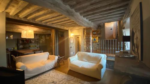 a living room with two white couches in a room at La Magione dei Todaro in Borgo a Buggiano