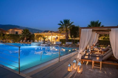 Bazén v ubytování Avithos Resort Hotel nebo v jeho okolí