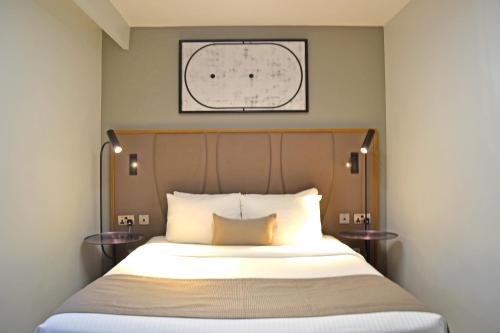  Marbella Resort -  Room  picture :   Minibar    Shower    Safety deposit box                           