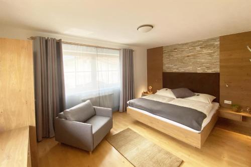 A bed or beds in a room at Apart Haus Bella