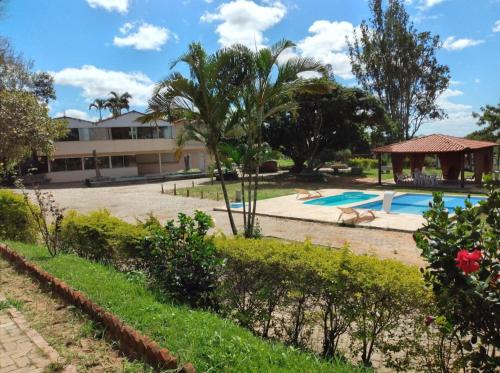 Swimming pool sa o malapit sa Hotel Fazenda Alvorada