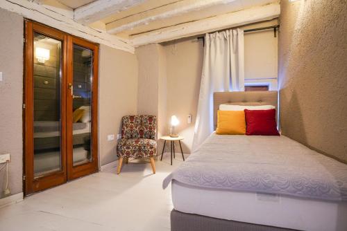 A bed or beds in a room at Deluxe Apartment Casa Flores with Sea View & Terrace