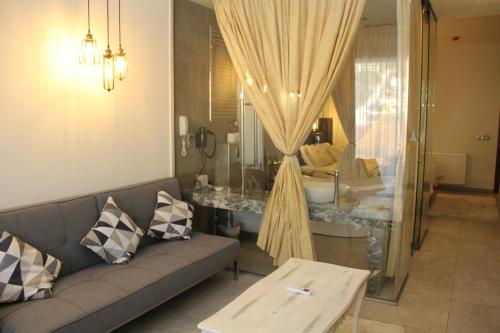 Posezení v ubytování Alexiou Hotel