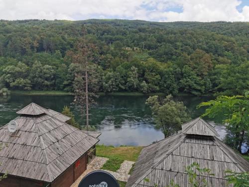 an aerial view of a lake and two buildings at Brvnara na obali reke Drine in Beserovina