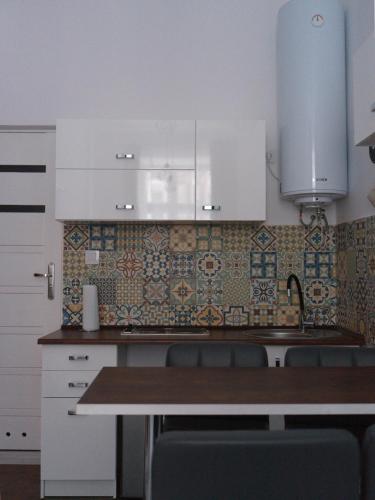 Una cocina o cocineta en Old Town Studio