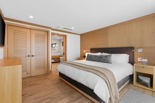 a bedroom with a large bed and a television at SA Carbon Beach Suites in Malibu