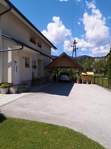 a building with a car parked in a driveway at Apartment Damijan in Bled