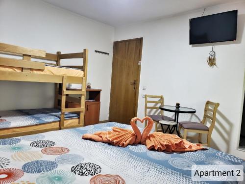 Krevet ili kreveti na kat u jedinici u objektu Apartments Doris