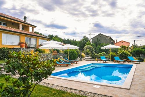 *****Pool house with beautiful seaview,big garden and old tavern*****