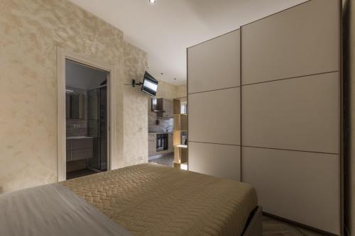 A bed or beds in a room at La Casa di Sara