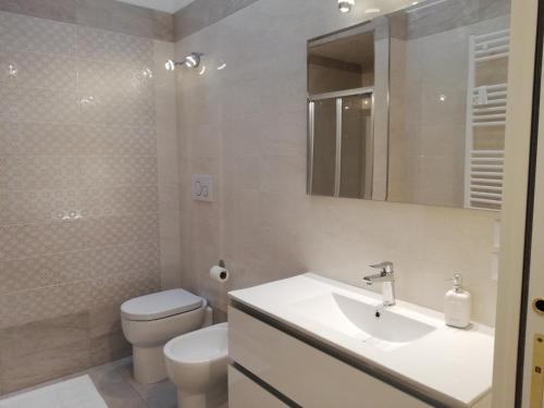 A bathroom at Casa di Pietro Aretino, Arezzo Centro Storico 4-8 letti