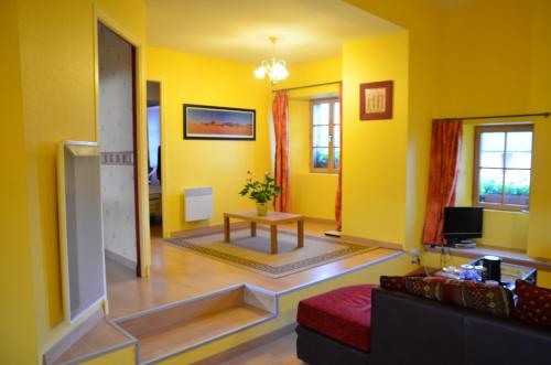 Televisyen dan/atau pusat hiburan di Le Manoir du Butel