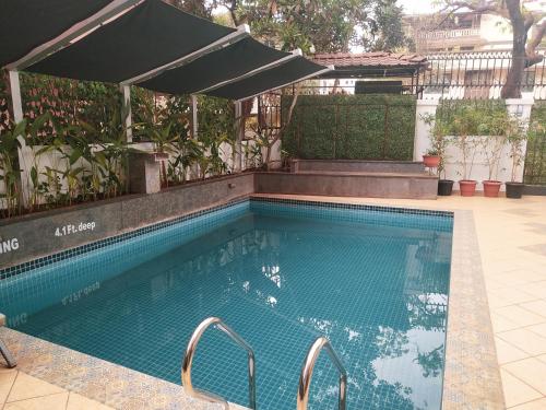 The swimming pool at or close to Comfort Inn Emerald