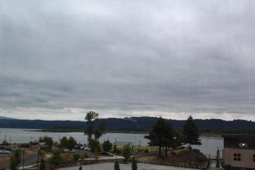 a view of a body of water with a cloudy sky at Best Western Plus Port of Camas-Washougal Convention Center in Washougal