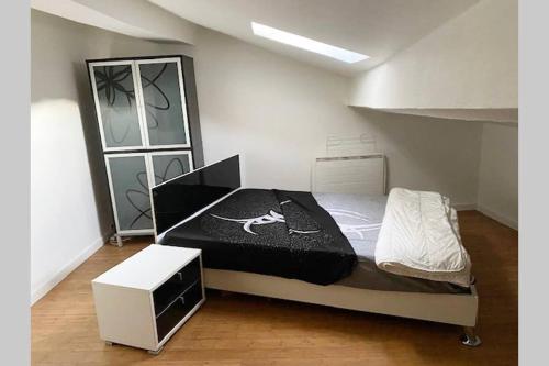 Ένα ή περισσότερα κρεβάτια σε δωμάτιο στο Calme dans Maison de village 60M2 super confort