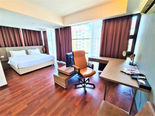 Postel nebo postele na pokoji v ubytování Nexus Business Suite Hotel