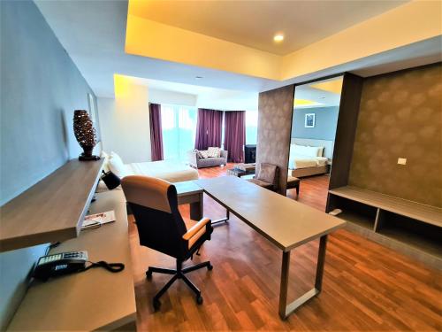 Μια τηλεόραση ή/και κέντρο ψυχαγωγίας στο Nexus Business Suite Hotel