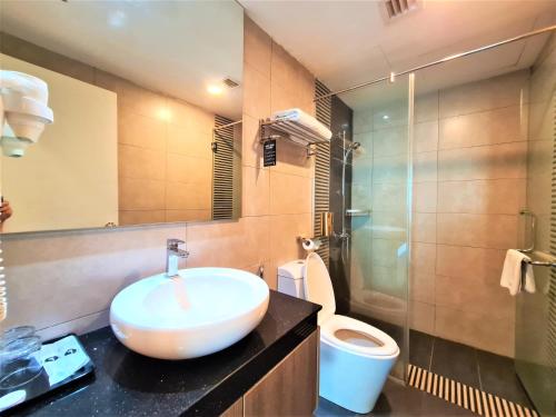 Ένα μπάνιο στο Nexus Business Suite Hotel