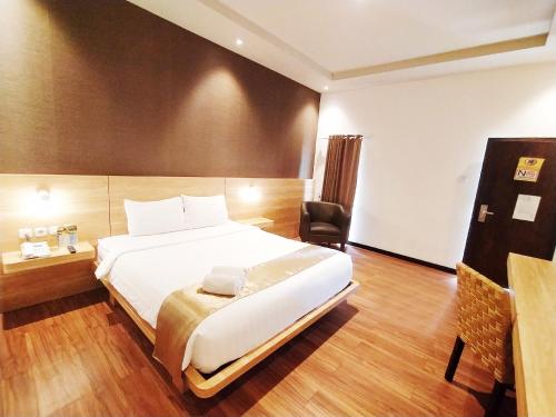 Postel nebo postele na pokoji v ubytování Kuraya Hotel Residence