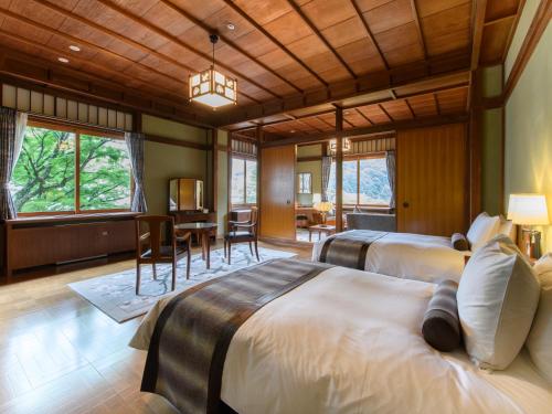 Ein Bett oder Betten in einem Zimmer der Unterkunft The Fujiya Hotel