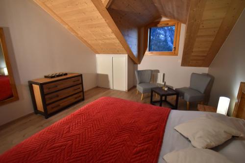 a bedroom with a bed and a desk and chair at VAUJANYLOCATIONS - Domaine du Pâtre in Vaujany