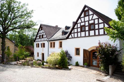 Das Gebäude in dem sich das Gasthaus befindet