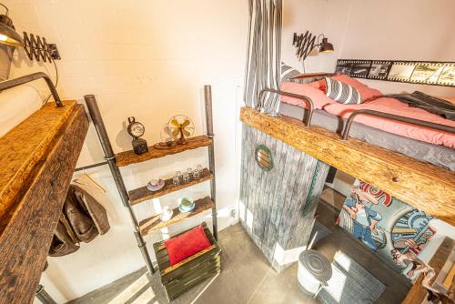 a bedroom with a bunk bed and a ladder at Louse Puschen Manufaktur in Kiel