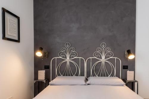 a bedroom with a bed with two metal headboards at Il Treno dei Sogni - Bed & Relais in Conselve