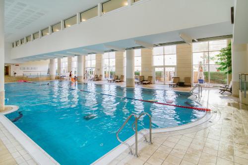 Πισίνα στο ή κοντά στο Marina Apartments by Olala Homes