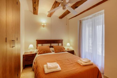 Postel nebo postele na pokoji v ubytování Apartamentos Casa Les Valeres