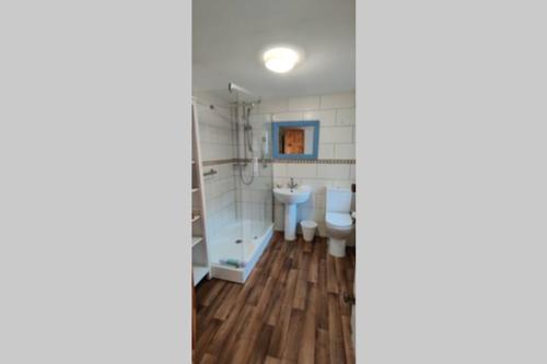 a bathroom with a tub and a sink and a toilet at Bank House in Lutterworth