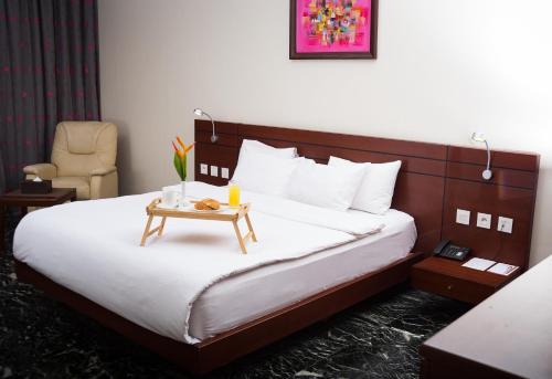 a hotel room with a bed with a table at Hotel du Golfe in Lomé
