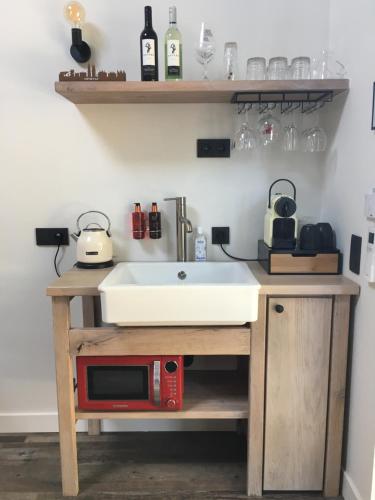 Una cocina o zona de cocina en B&B Sint-Mariaburg