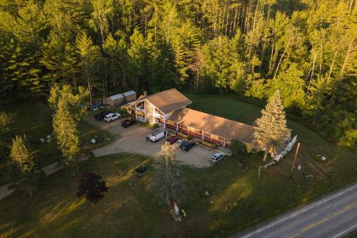 an aerial view of a log cabin in the woods at Snowdon Chalet Motel in Londonderry