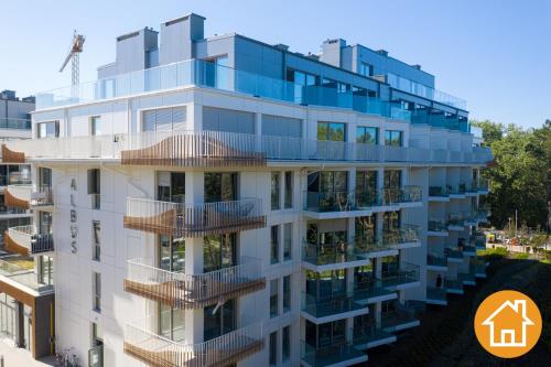 an aerial view of a building with balconies at Apartamenty ApartPark - visitopl in Świnoujście