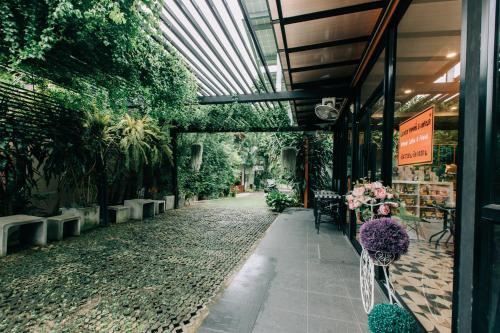 Сад в Banya BnB ที่พักบ้านย่าบีแอนด์บี เมืองประจวบฯ