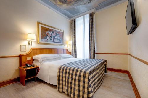 Giường trong phòng chung tại Hotel Amalfi