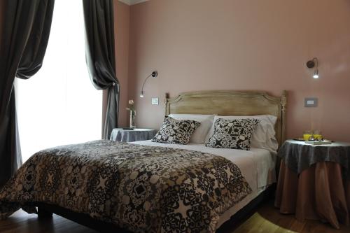 a bedroom with a large bed with pillows at Palazzo del Senatore in Atina