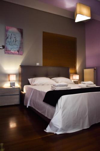 Βright Walled Designed Apt in Glyfada Center 1Gbps
