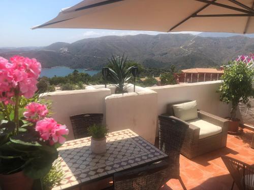 LUXURY DUPLEX WITH VIEWS.