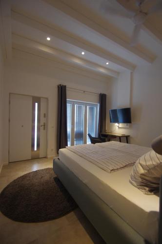 a bedroom with a large bed and a window at CityMotel Ziegenhain in Schwalmstadt