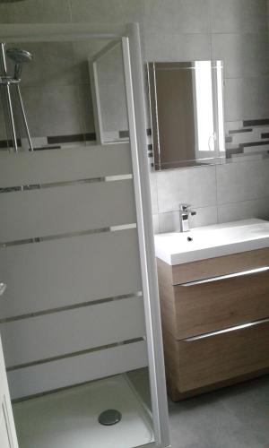 Ένα μπάνιο στο Le Lutice