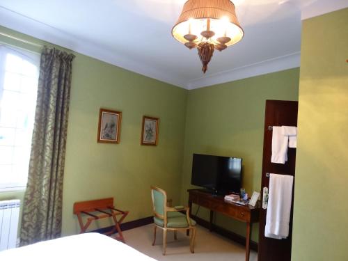 Gallery image of Hostellerie Restaurant Les Gorges de l'Aveyron in Bruniquel