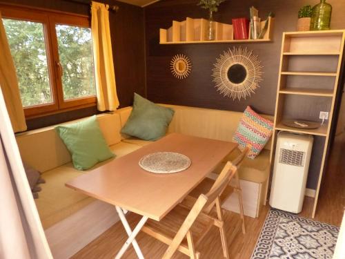 a small dining room with a table and chairs at La Maison Blanche in Courlans