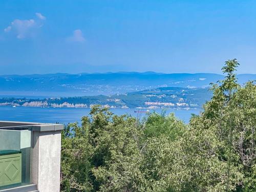 コペルにあるSeaview Apt Koper 2の建物からの水の景色
