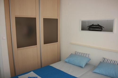 Postel nebo postele na pokoji v ubytování Above the Sea Apartment
