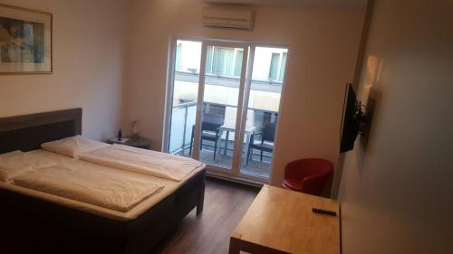 Postel nebo postele na pokoji v ubytování Art Rock Downtown Hotel